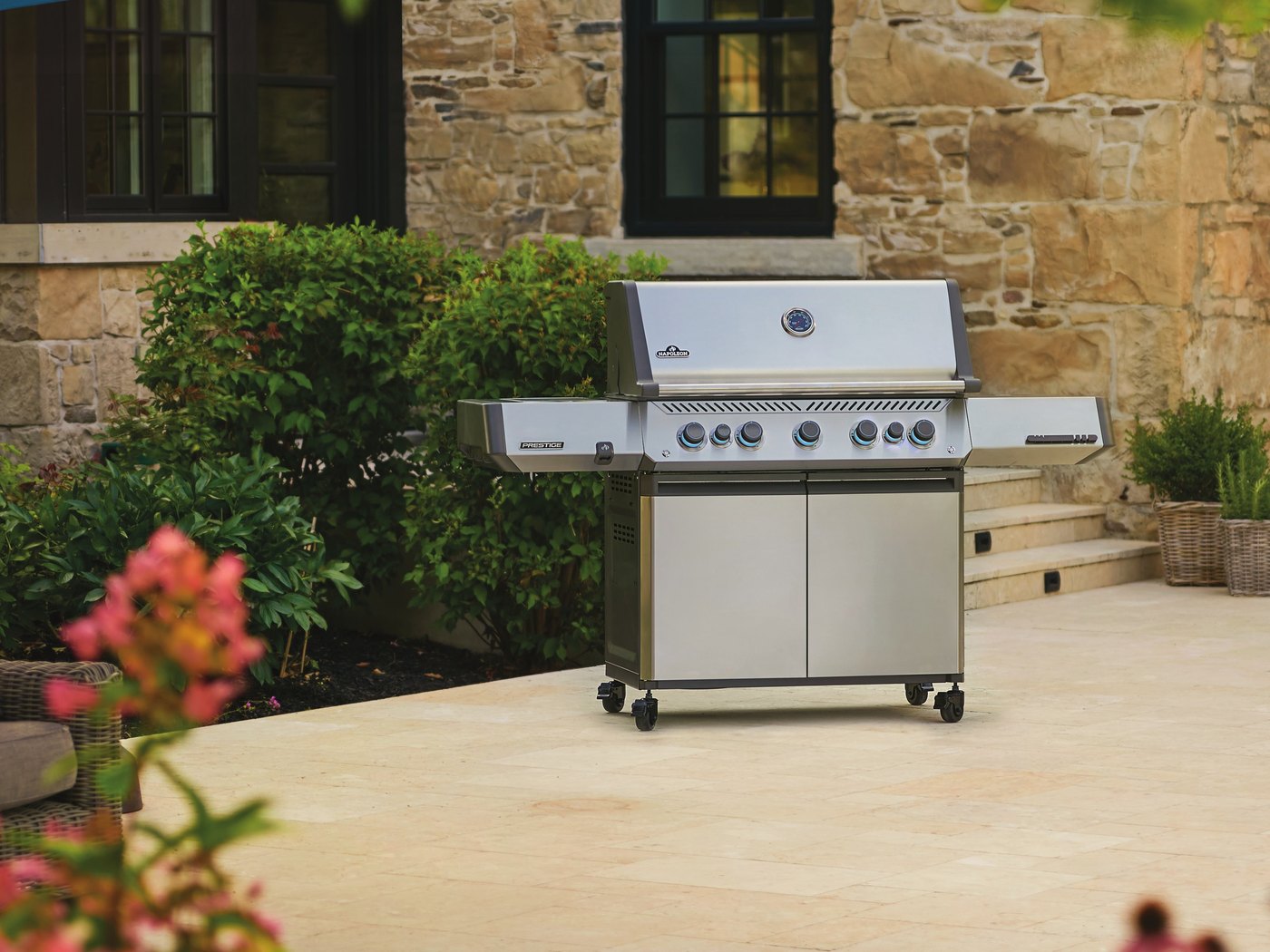 Napoleon Prestige 500 Gas Grill view 4
