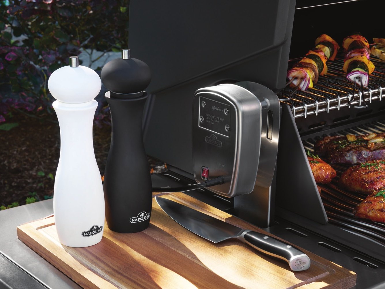 Napoleon Prestige PRO 665 Gas Grill view 4