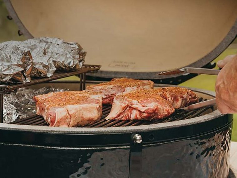 Primo Oval XL 400 Ceramic Kamado Grill view 3